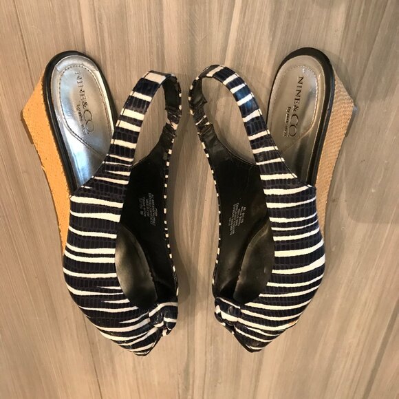 Nine West Ladies Dark Blue And White Striped Shoes Size 8 - Picture 3 of 5